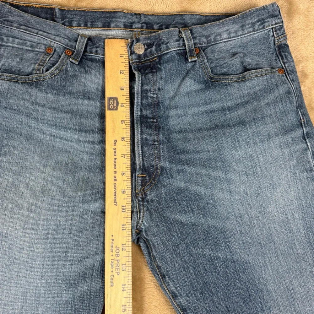 Levis 501 Original Fit Mens Jeans 36x30 Medium Wash Blue Straight Leg 00501-2421
